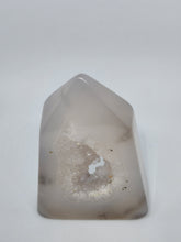 Load image into Gallery viewer, Sugar druzy agate tower
