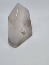 Load image into Gallery viewer, Sugar druzy agate tower
